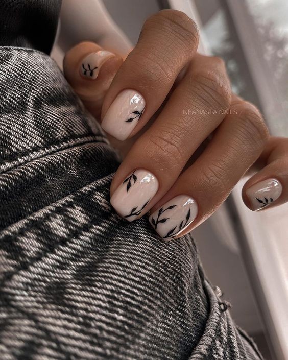 17 nails art minimalistes pour des ongles courts 10