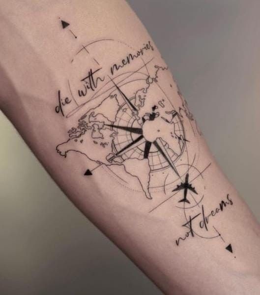 Tatouages boussole : 38 idées pour vous aider à trouver votre voie 6