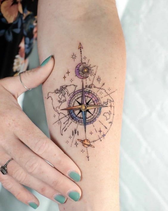 Tatouages boussole : 38 idées pour vous aider à trouver votre voie 8