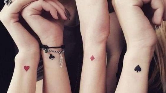 25 petits tatouages sœurs pour célébrer votre lien spécial 1