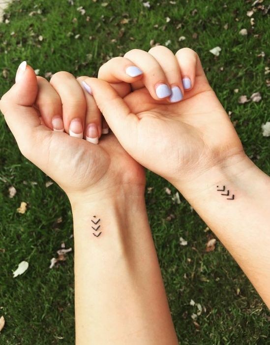 25 petits tatouages sœurs pour célébrer votre lien spécial 1