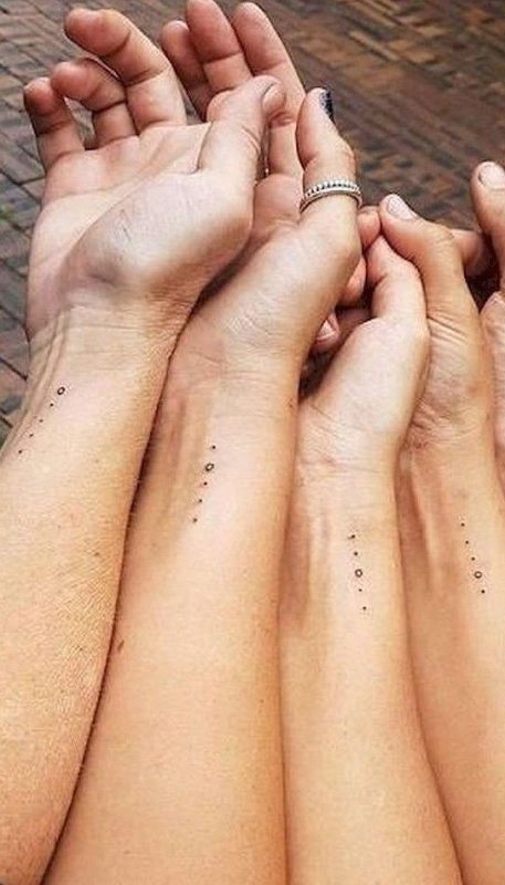 25 petits tatouages sœurs pour célébrer votre lien spécial 1