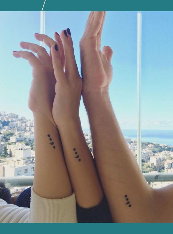 25 petits tatouages sœurs pour célébrer votre lien spécial 1