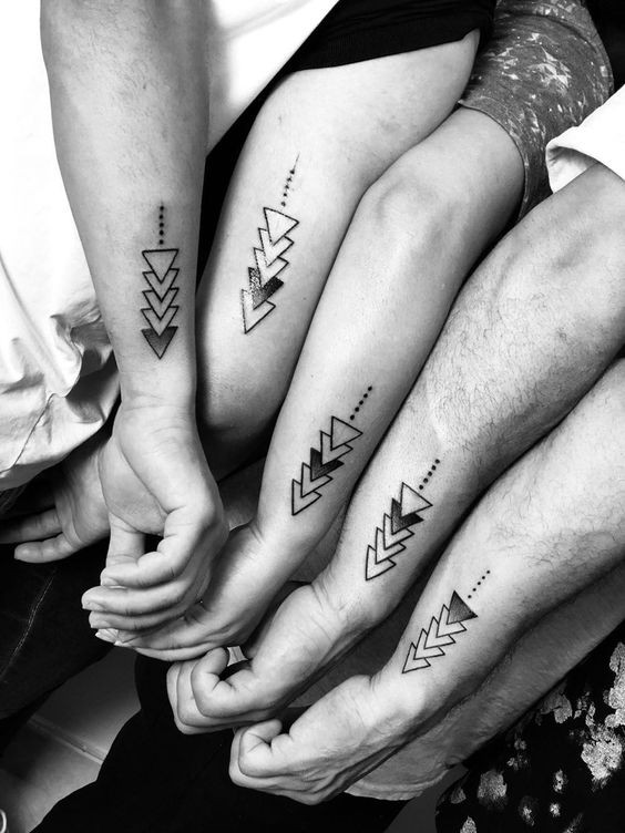 25 petits tatouages sœurs pour célébrer votre lien spécial 1