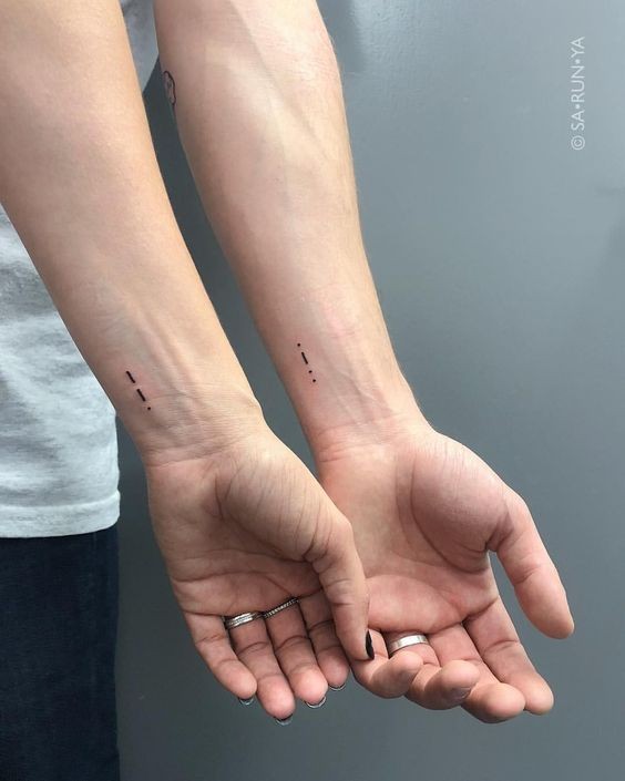 25 petits tatouages sœurs pour célébrer votre lien spécial 1