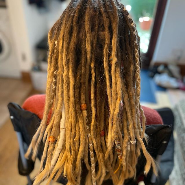 30 Styles De Dreadlock Uniques et Accrocheurs pour un nouveau Look Audacieux 13