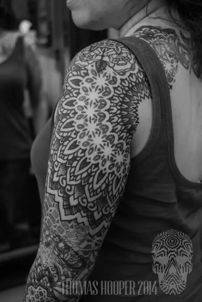 30 beaux tatouages ???mandala de bras pour femme 13