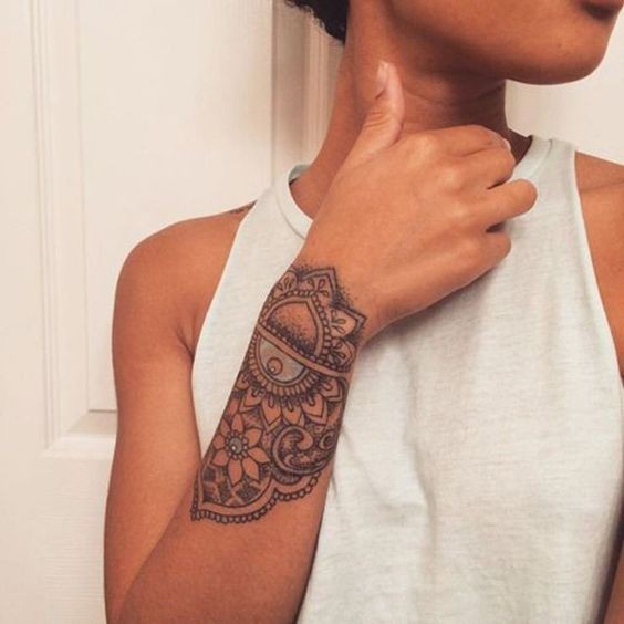 30 beaux tatouages ???mandala de bras pour femme 28