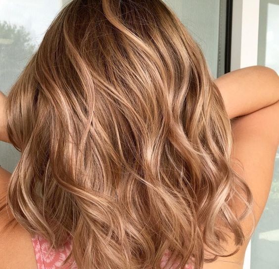 30 Couleurs de cheveux avec balayage blond miel tendance 2023 24