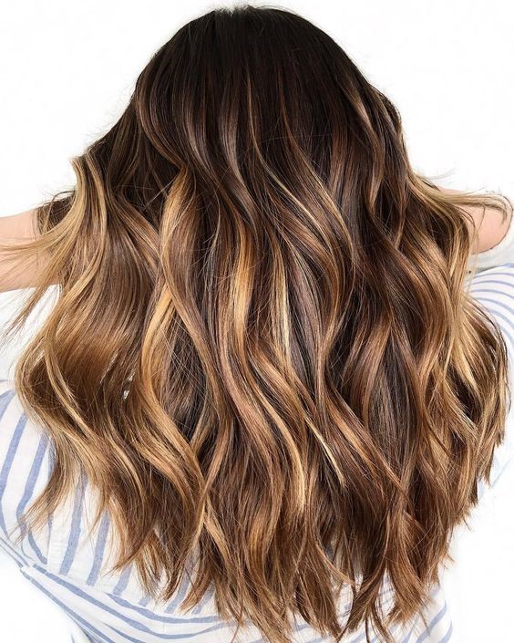 30 Couleurs de cheveux avec balayage blond miel tendance 2023 5