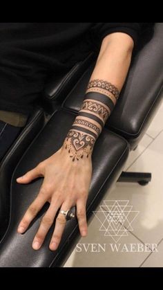 30 beaux tatouages ???mandala de bras pour femme 5