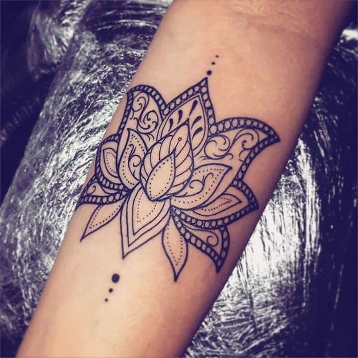 30 beaux tatouages ???mandala de bras pour femme 9