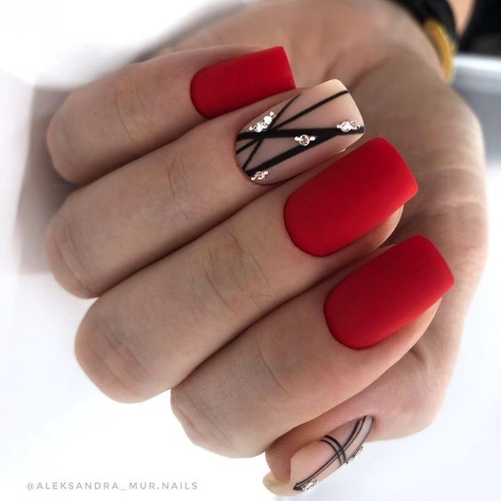 23 façons de porter le rouge sur vos ongles 3