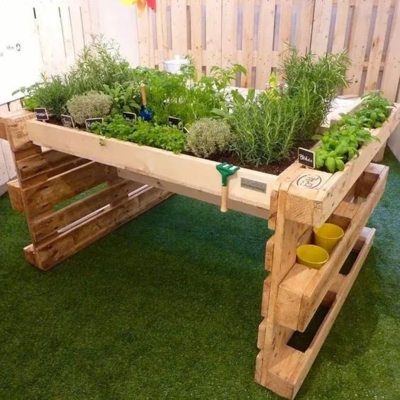 Potager en palette : 41 exemples de fabrications réussies pour t'inspirer 30