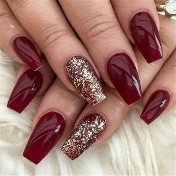 24 idées d'ongles bordeaux pour s'inspirer 1