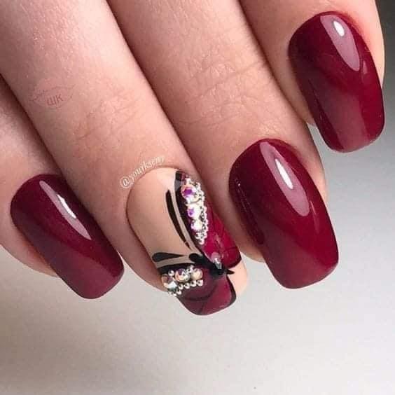 24 idées d'ongles bordeaux pour s'inspirer 5