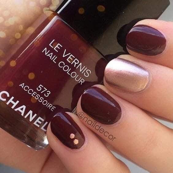 24 idées d'ongles bordeaux pour s'inspirer 9