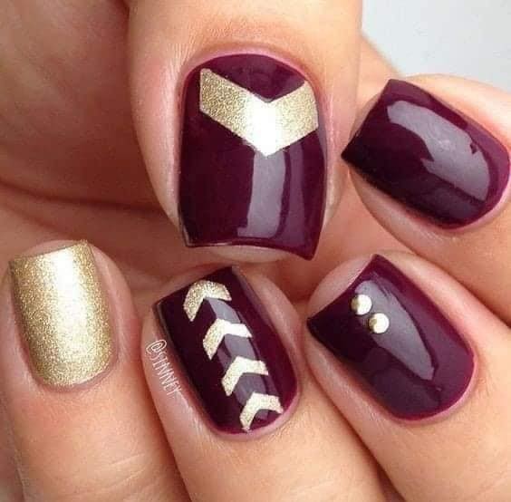 24 idées d'ongles bordeaux pour s'inspirer 12