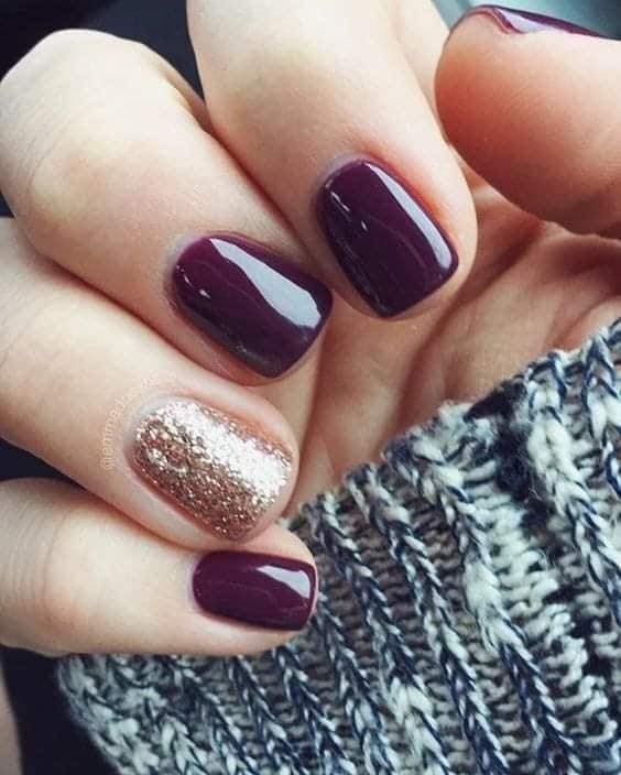 24 idées d'ongles bordeaux pour s'inspirer 13