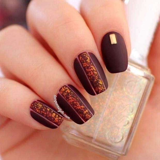 24 idées d'ongles bordeaux pour s'inspirer 14