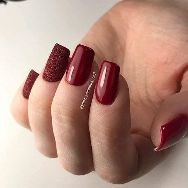 24 idées d'ongles bordeaux pour s'inspirer 15