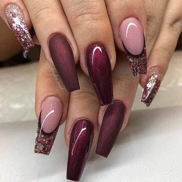 24 idées d'ongles bordeaux pour s'inspirer 16