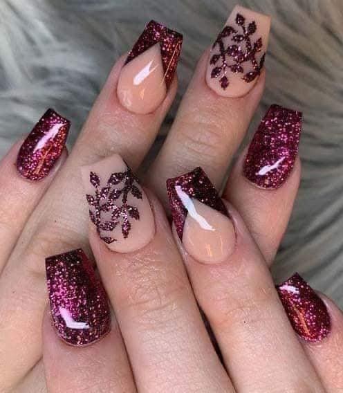 24 idées d'ongles bordeaux pour s'inspirer 23