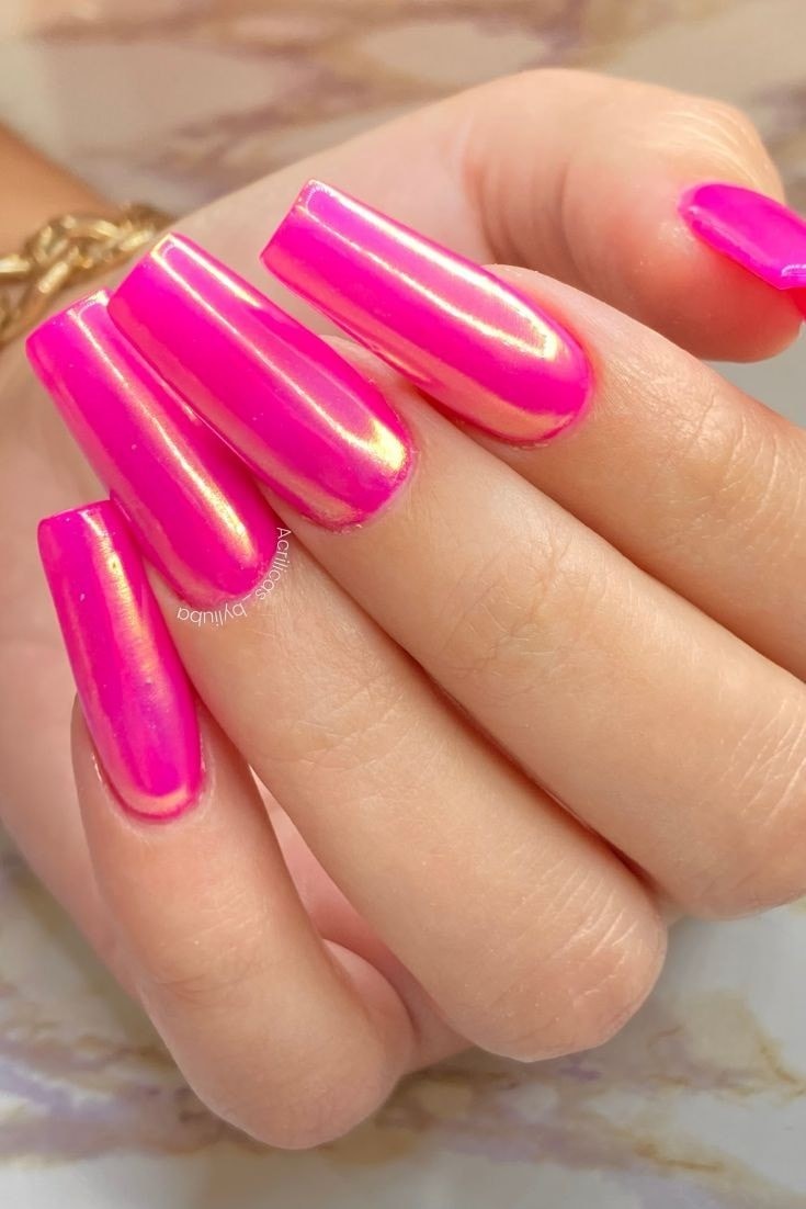 17 idées pour des ongles roses Barbie 13