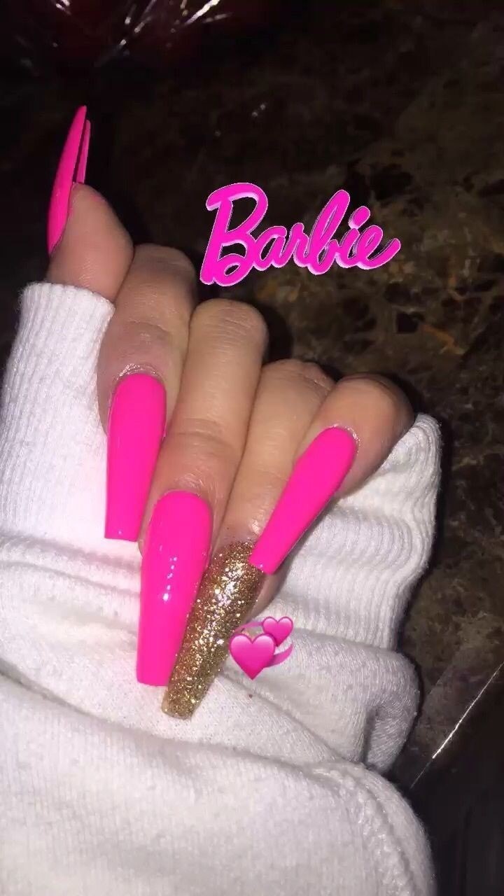 17 idées pour des ongles roses Barbie 16