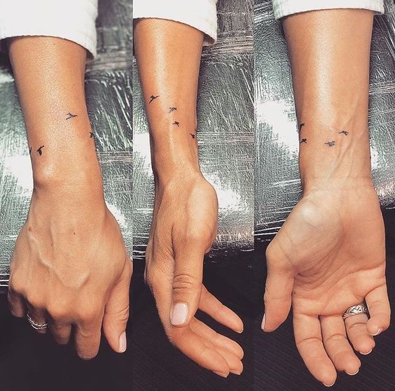 54 top idées de tatouages minimalistes pour femme 12