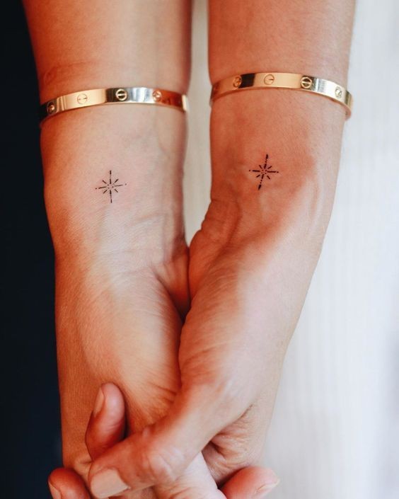 54 top idées de tatouages minimalistes pour femme 17