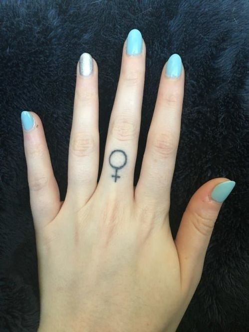 54 top idées de tatouages minimalistes pour femme 32