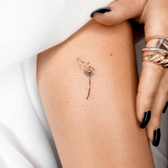 54 top idées de tatouages minimalistes pour femme 7