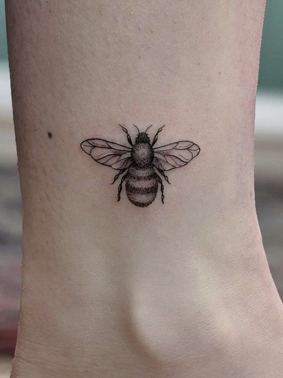 9 Top idées de Tatouages Abeille 16