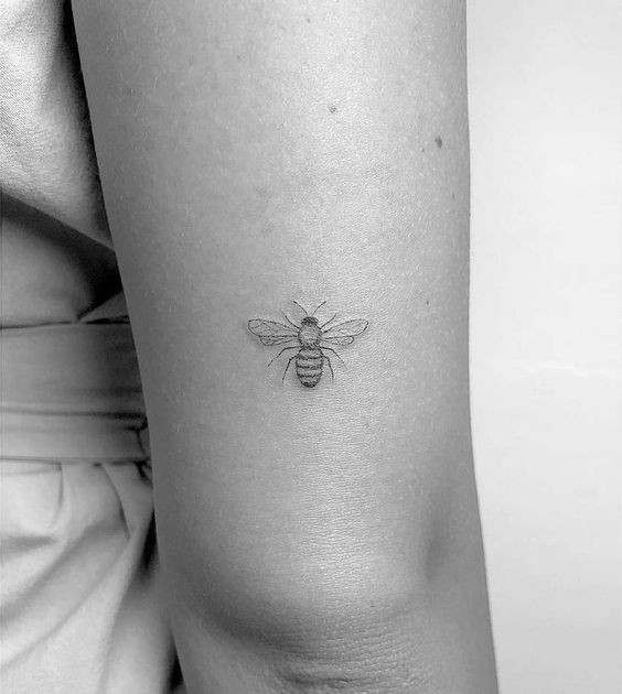 9 Top idées de Tatouages Abeille 20