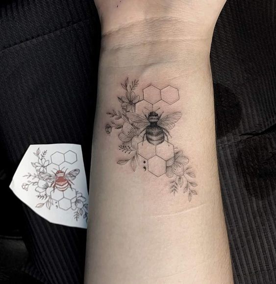 9 Top idées de Tatouages Abeille 22