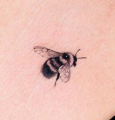 9 Top idées de Tatouages Abeille 27