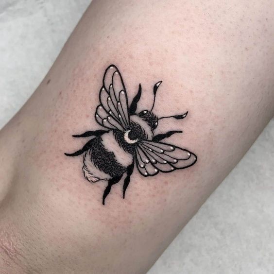 9 Top idées de Tatouages Abeille 28