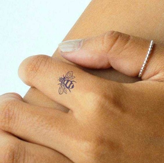 9 Top idées de Tatouages Abeille 9