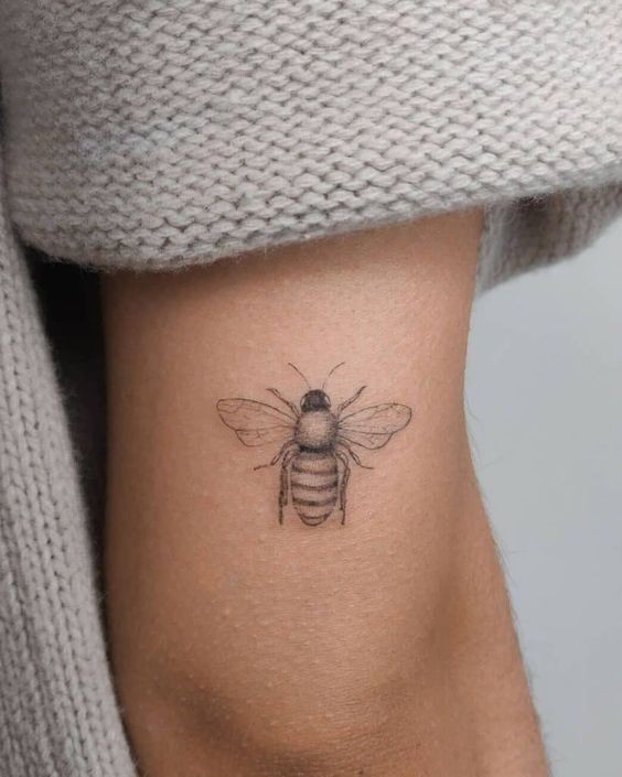 9 Top idées de Tatouages Abeille 1