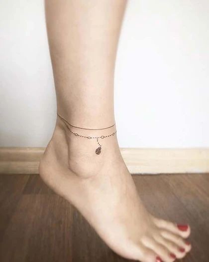 21 idées de tatouages cheville bracelet pour femme 19