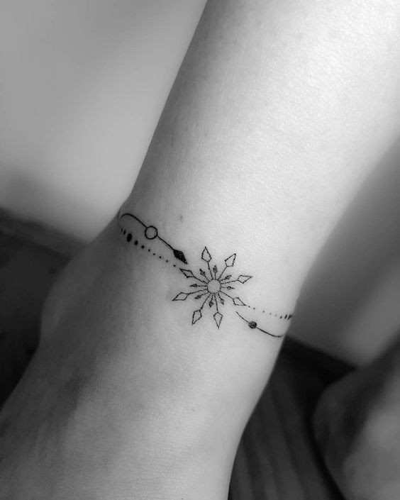 21 idées de tatouages cheville bracelet pour femme 5