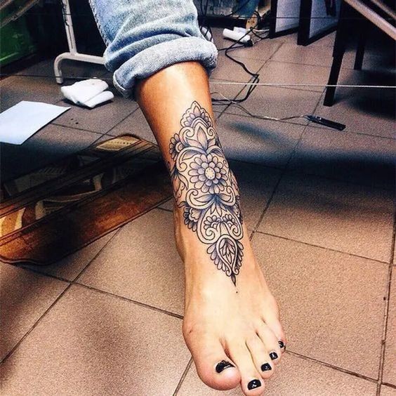 21 Tatouages mandala pour embellir nos jolies chevilles de femmes 11