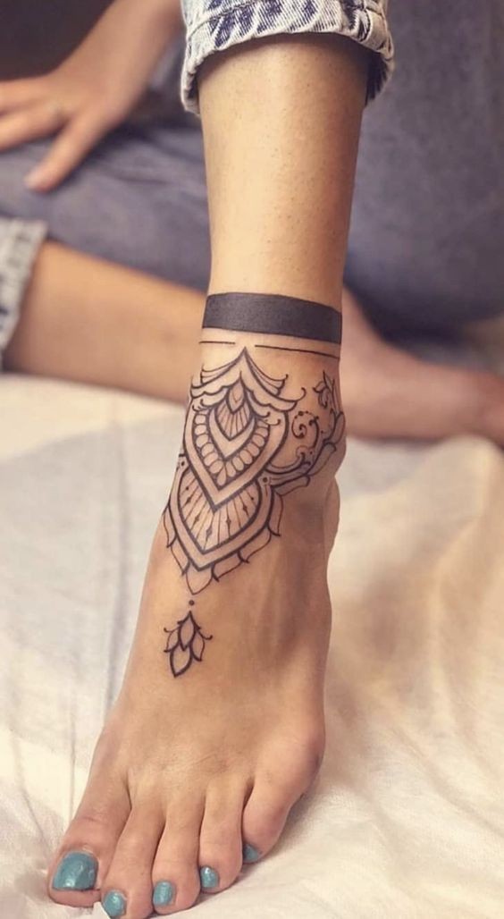 21 Tatouages mandala pour embellir nos jolies chevilles de femmes 12