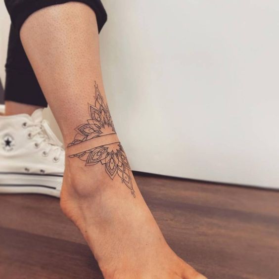 21 Tatouages mandala pour embellir nos jolies chevilles de femmes 14