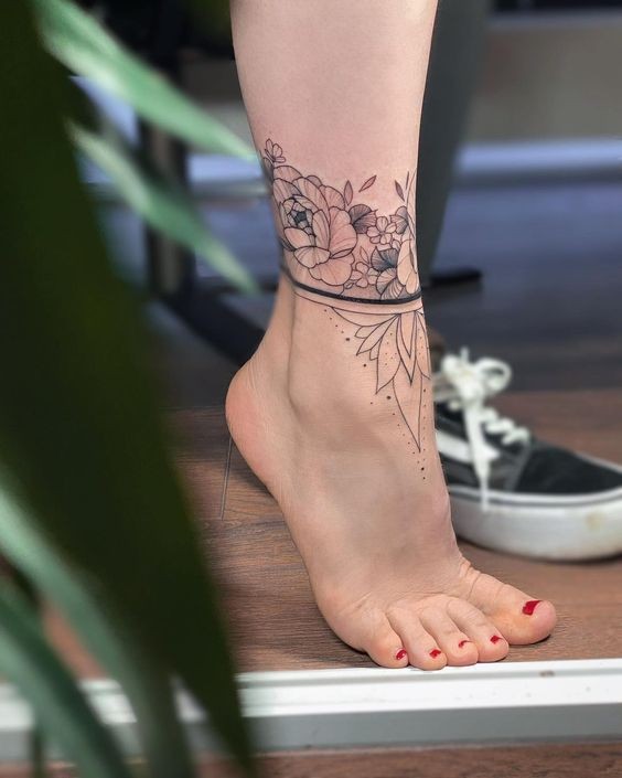 21 Tatouages mandala pour embellir nos jolies chevilles de femmes 16