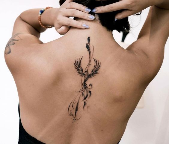 14 superbes tatouages ??de Phoenix pour les femmes 1