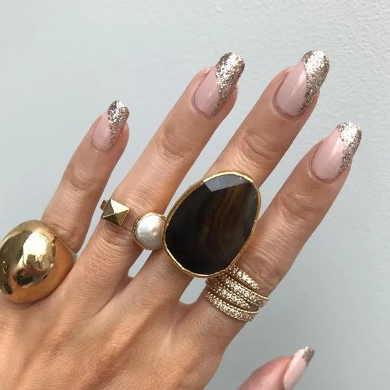 8 Modèles d'Ongles avec Paillettes à Tomber Par Terre 2