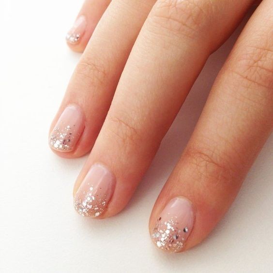 8 Modèles d'Ongles avec Paillettes à Tomber Par Terre 1