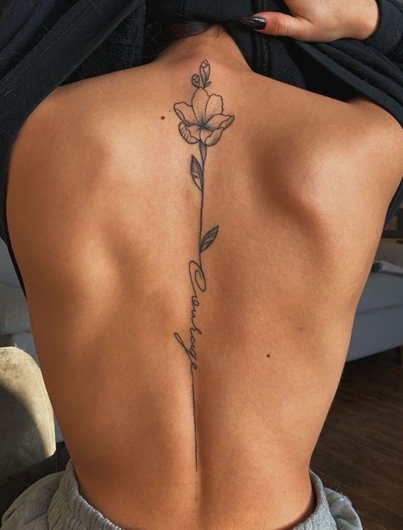 14 Tatouages minimalistes féminins pour le dos 7